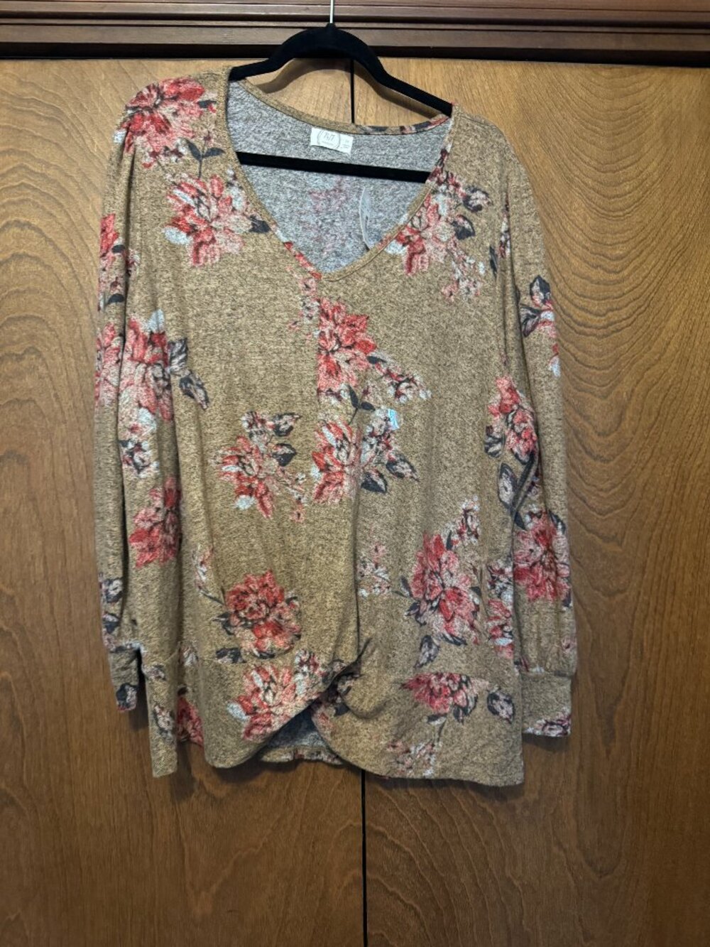 Maurices Long Sleeve Tee Sweater Floral Print V Neck Stretch Soft!  2X NWT